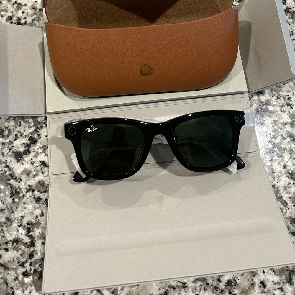 BRAND NEW Ray Ban Meta Wayfarer Sunglasses